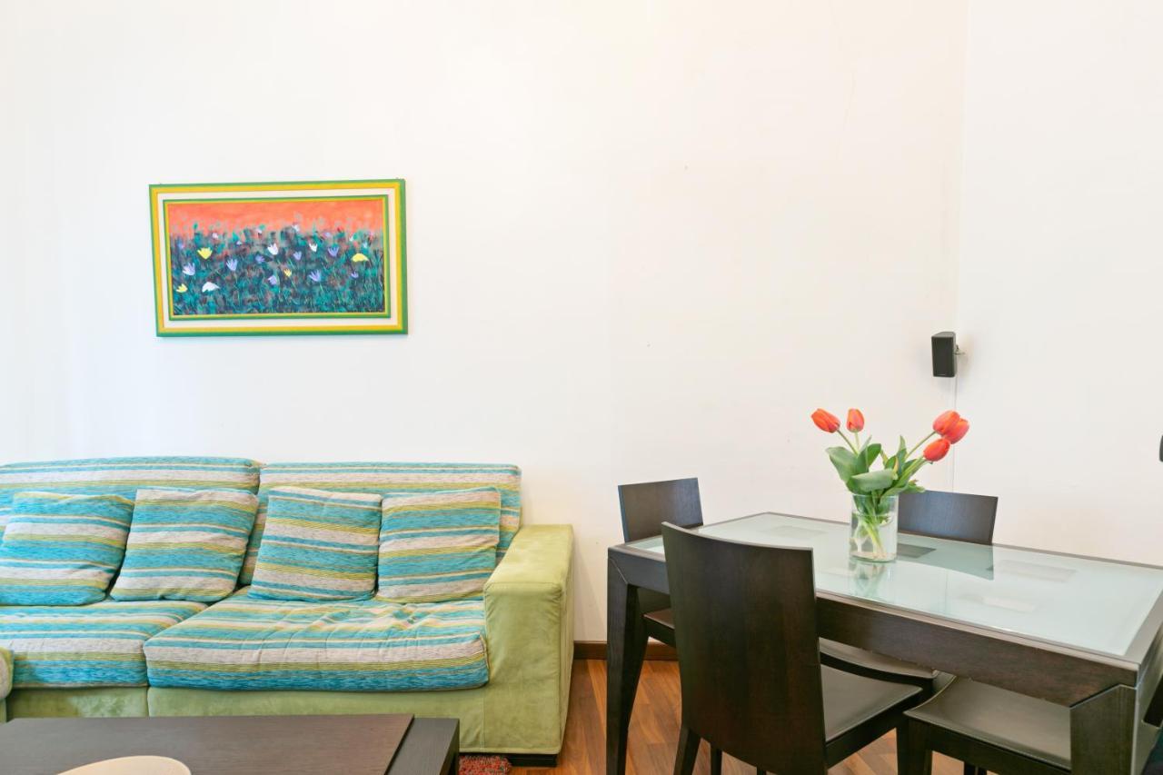 Vittorio Emanuele & Via Roma Colorful Apartment *